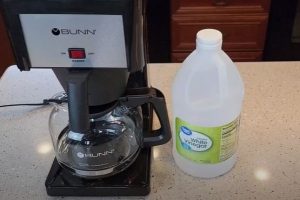 How to Clean a Bunn Coffee Maker with White Vinegar