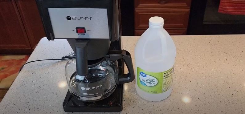 How to Clean a Bunn Coffee Maker with White Vinegar