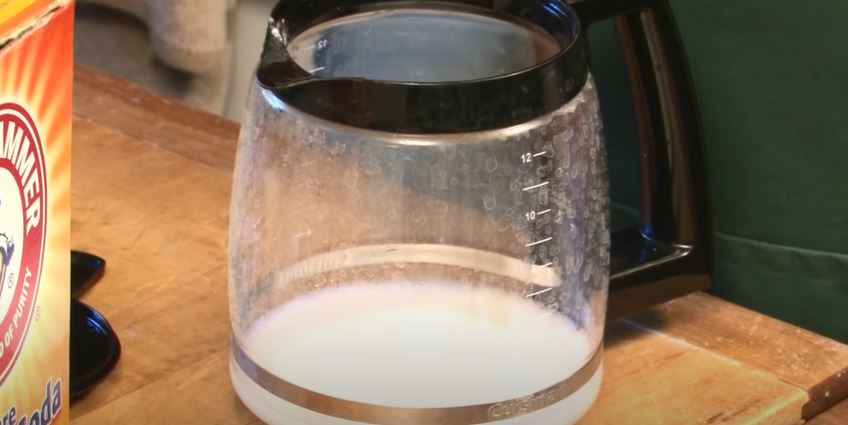 How to Clean a Coffee Maker with Baking Soda and Vinegar